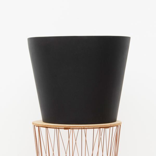 Bucket black